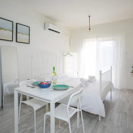 Palmove Makenzie 4 * Ларнака